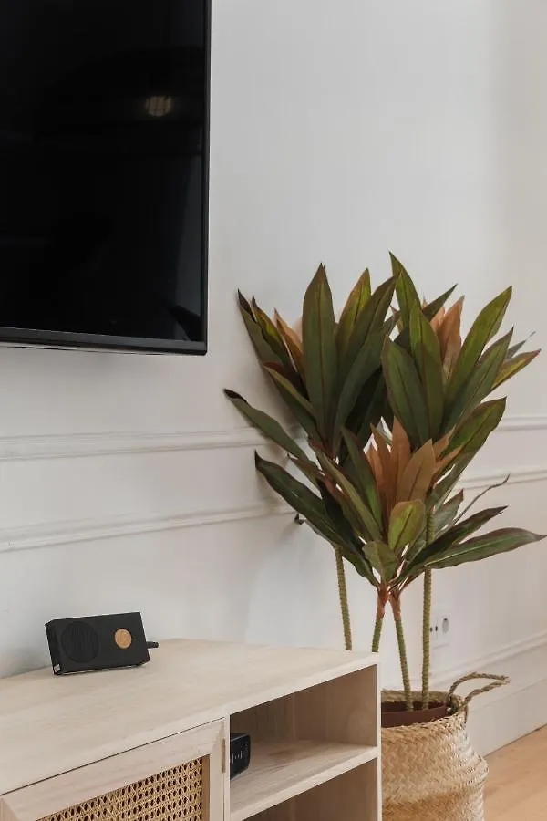 Casa Boma Lisboa - Elegant Apartment With Private Terrace - Ajuda II 0*, Lisbon