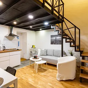 https://modern-stylish-apartment-superb-central-location.inbudapesthotels.com